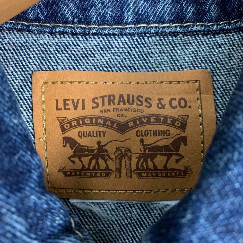 Levi's Trucker Vest Women's XXS Blue Hellfire Club Denim Punk Rock Band Patches - Picture 2 of 7